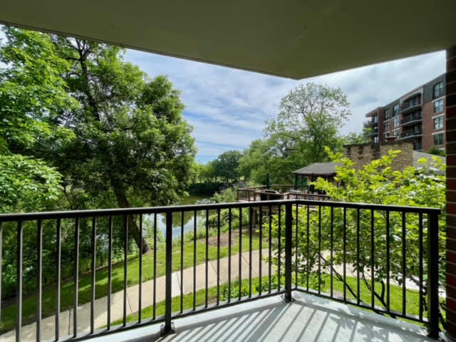 509 AURORA Avenue #117, Naperville, IL 60540