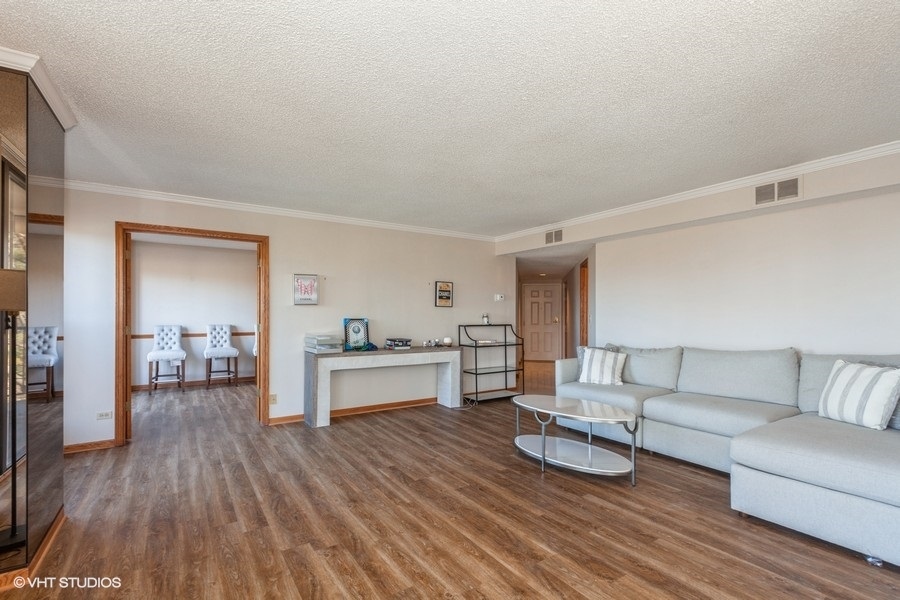 509 AURORA Avenue #117, Naperville, IL 60540