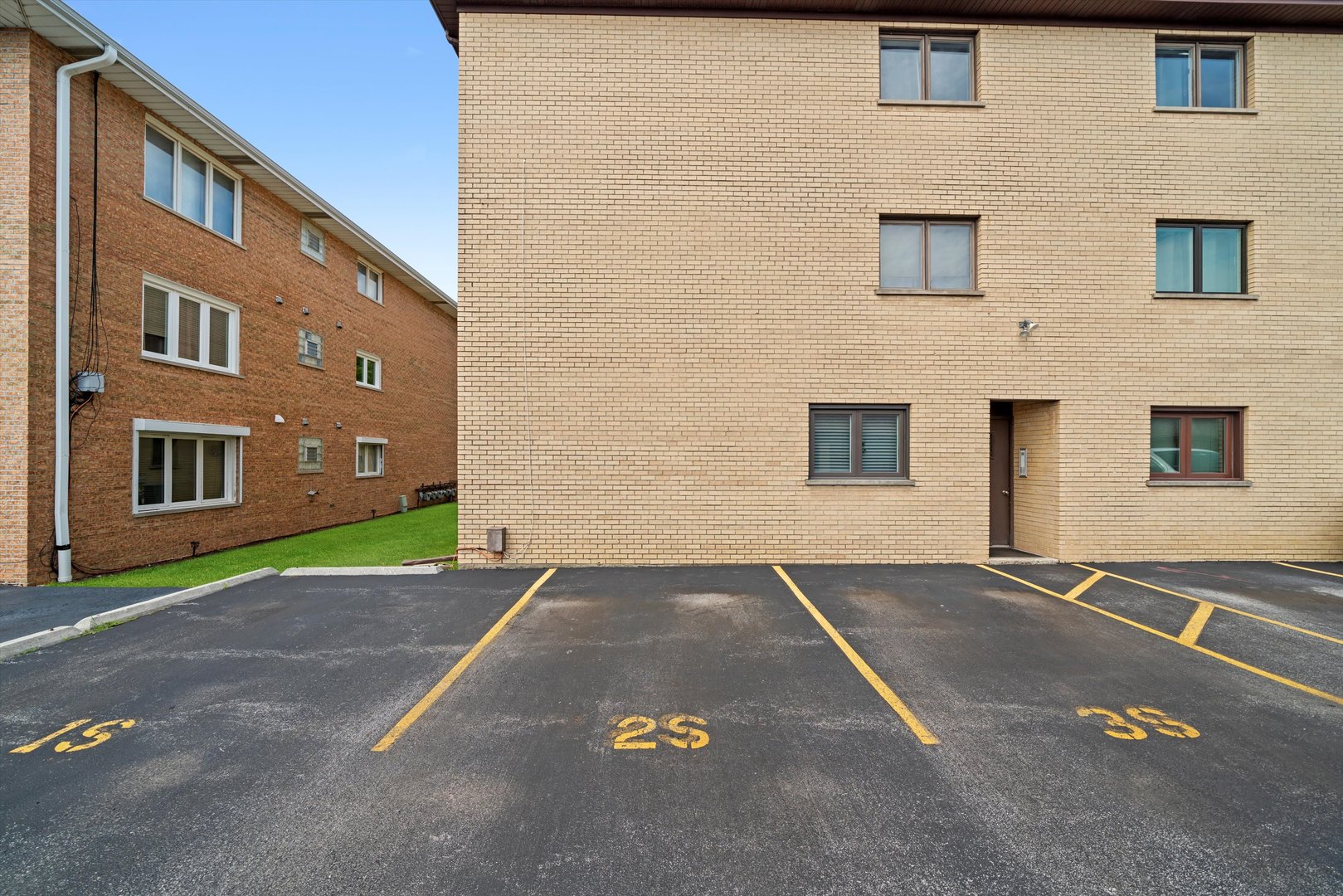 16825 81st Avenue #2S, Tinley Park, IL 60477
