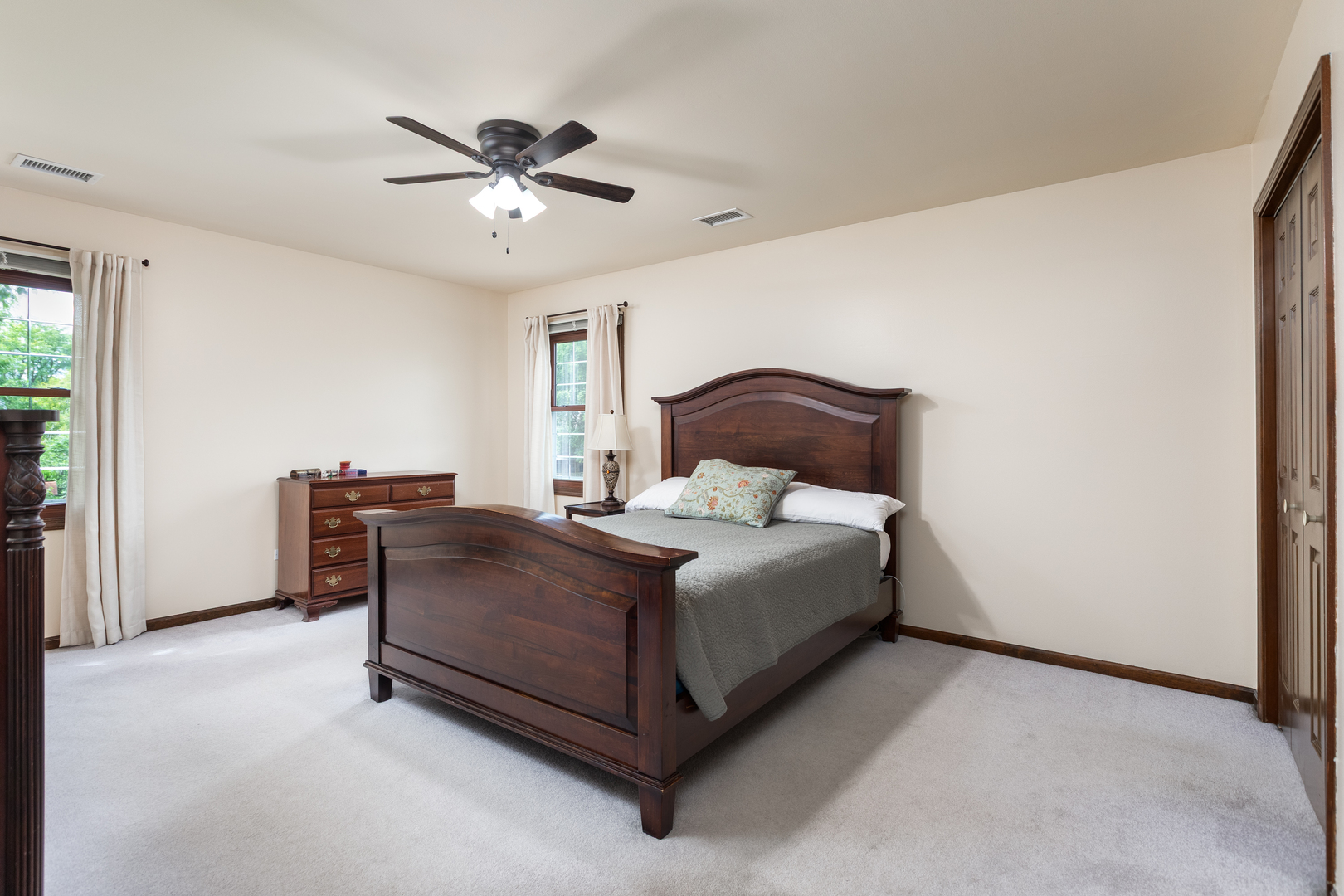 1035 Williamsburg Drive, Naperville, IL 60540