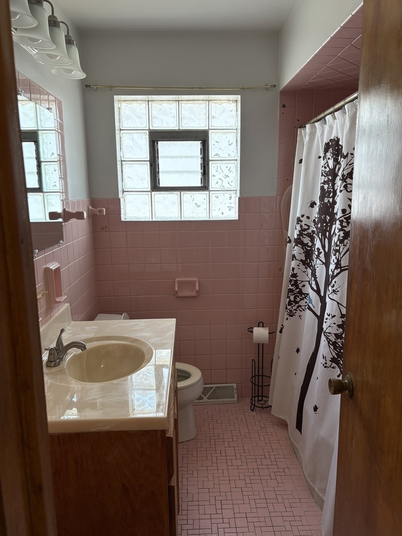 1911 S 22nd Avenue, Maywood, IL 60153