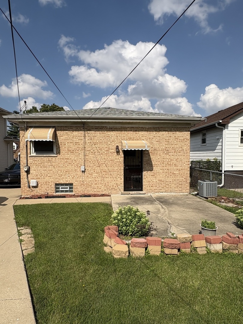 1911 S 22nd Avenue, Maywood, IL 60153