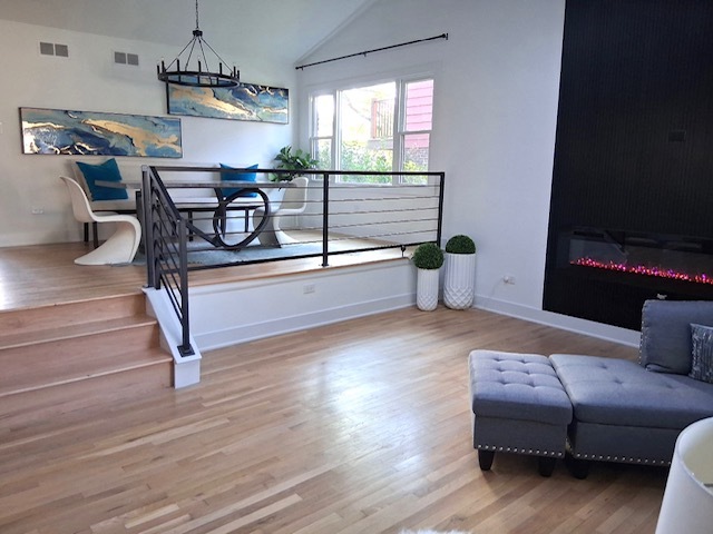 10427 S Alta Drive, Palos Hills, IL 60465