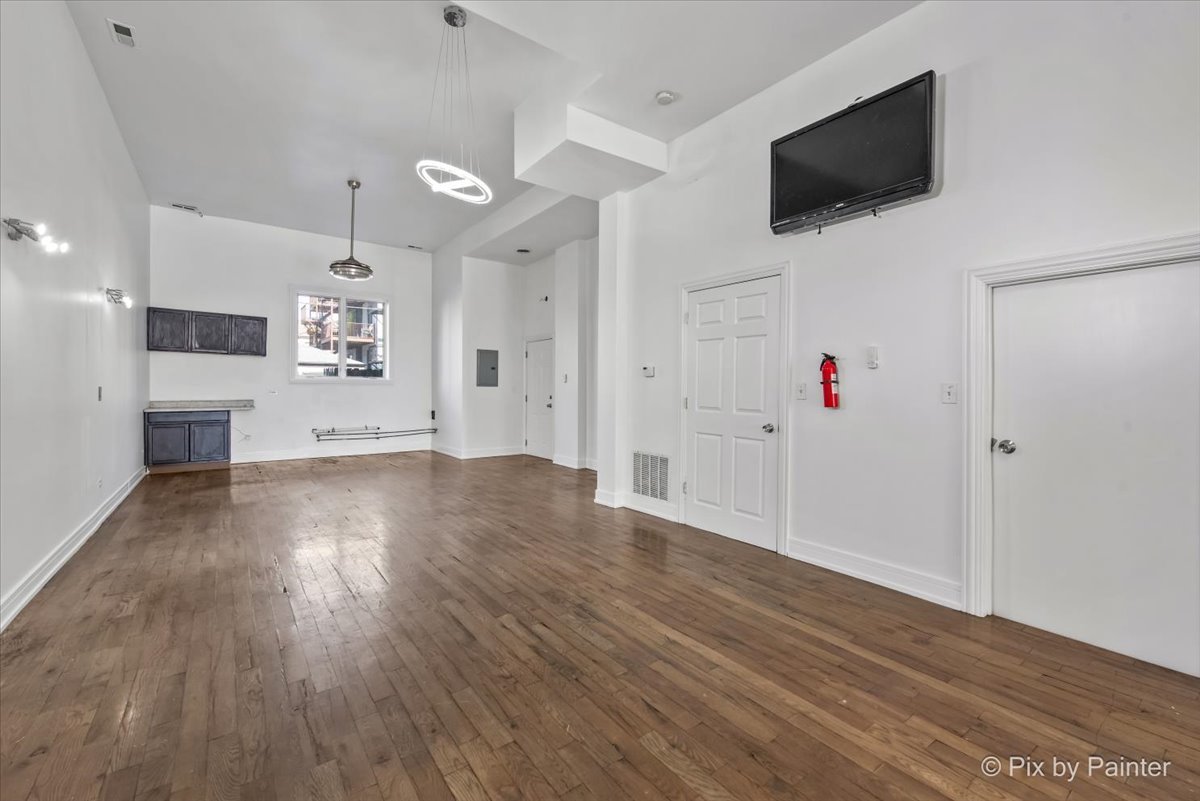 2710 W Chicago Avenue, Chicago, IL 60622