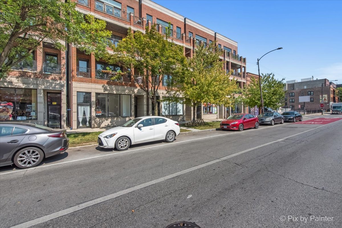2710 W Chicago Avenue, Chicago, IL 60622