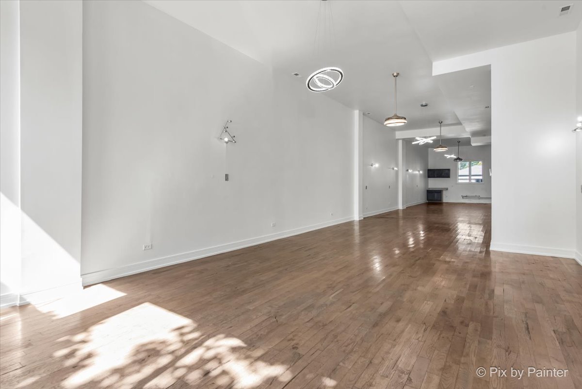 2710 W Chicago Avenue, Chicago, IL 60622