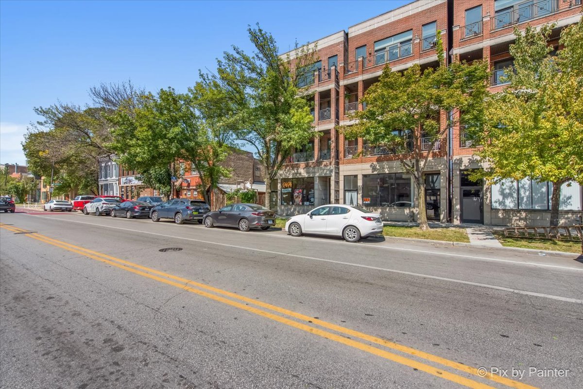 2710 W Chicago Avenue, Chicago, IL 60622