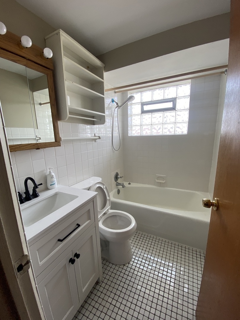 5850 W 55th Street #3D, Chicago, IL 60638