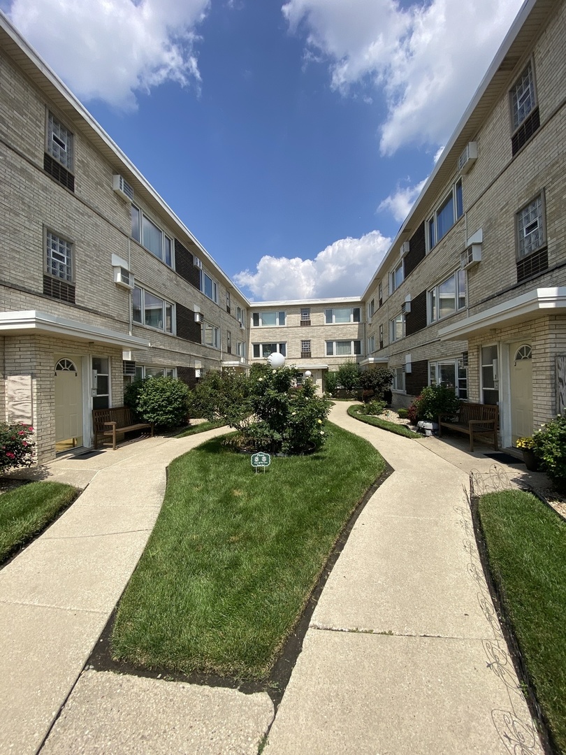 5850 W 55th Street #3D, Chicago, IL 60638