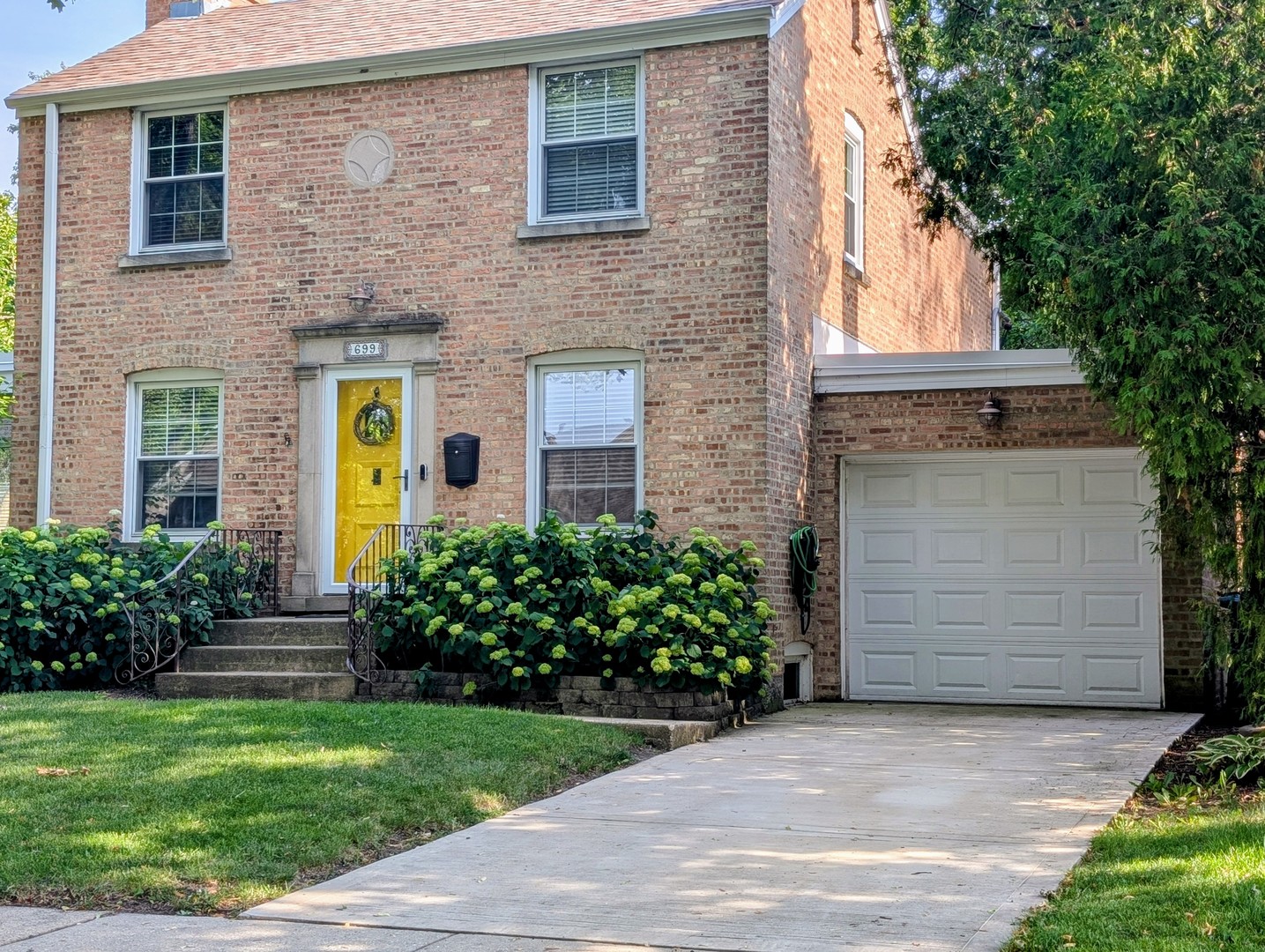 699 Rose Avenue, Des Plaines, IL 60016