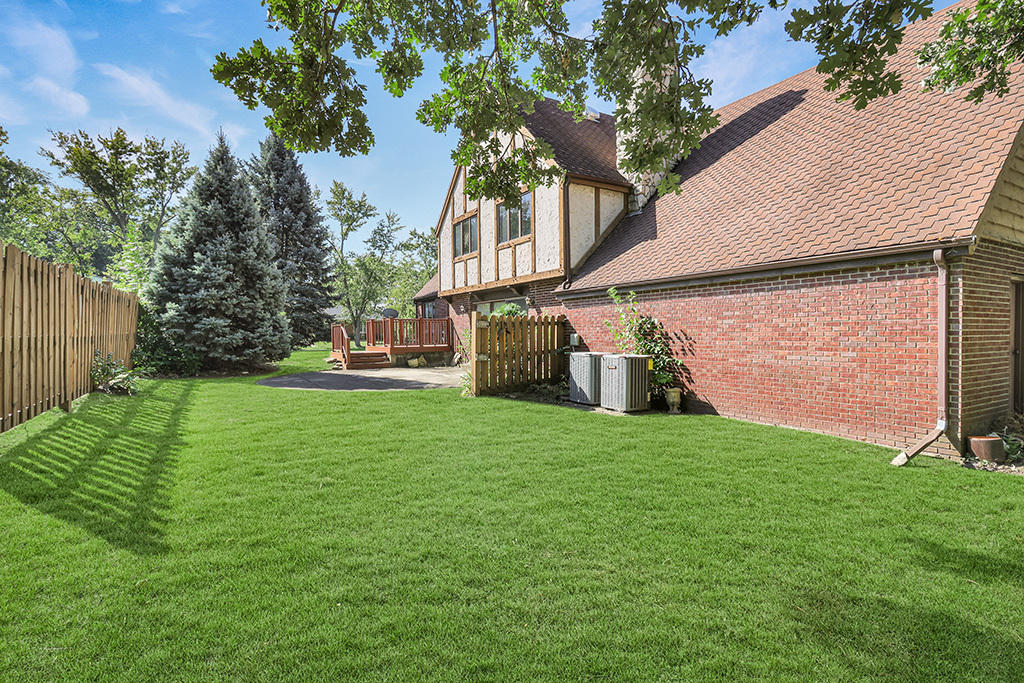 1004 Valley Lane, Lockport, IL 60441