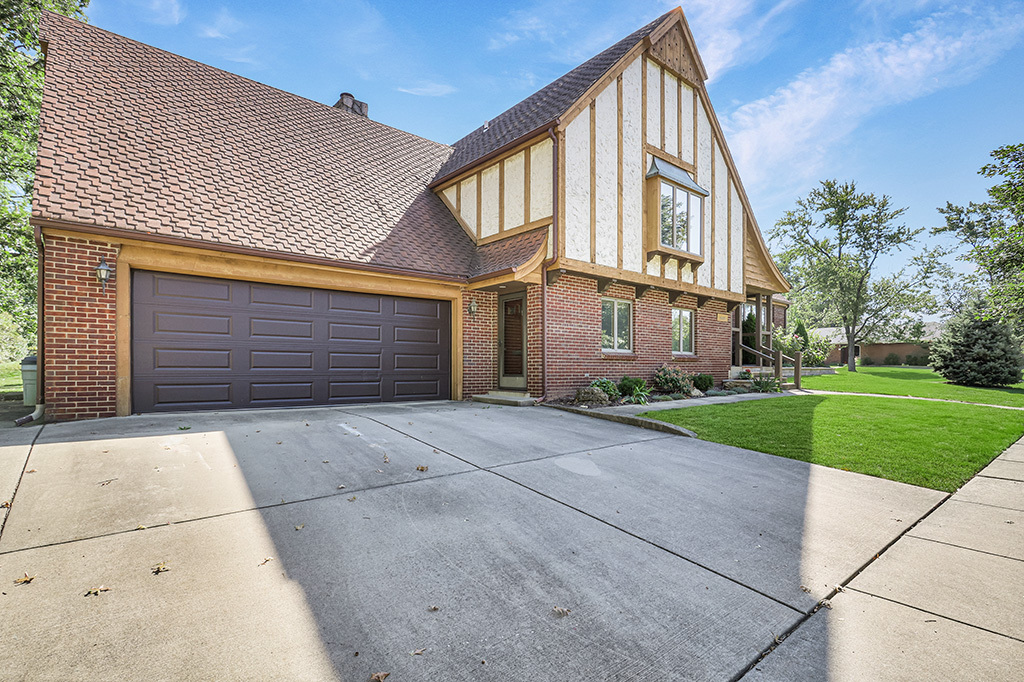 1004 Valley Lane, Lockport, IL 60441