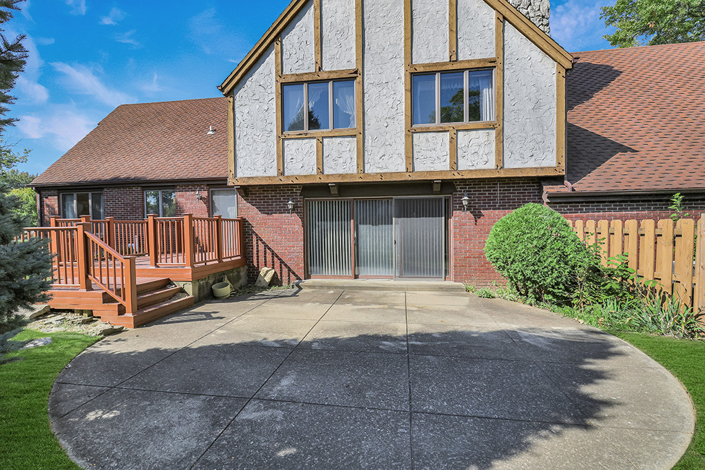 1004 Valley Lane, Lockport, IL 60441