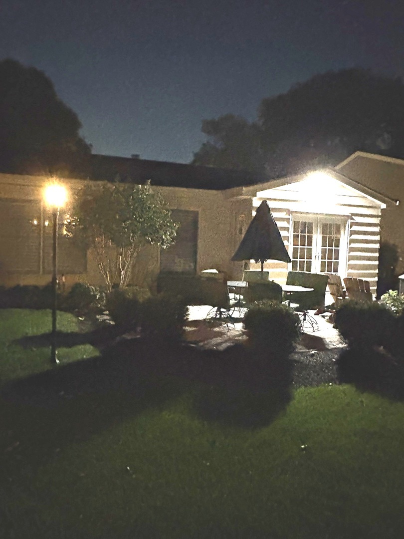 345 Cottonwood Lane, Naperville, IL 60540