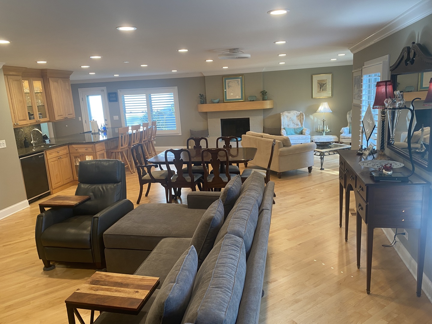 345 Cottonwood Lane, Naperville, IL 60540