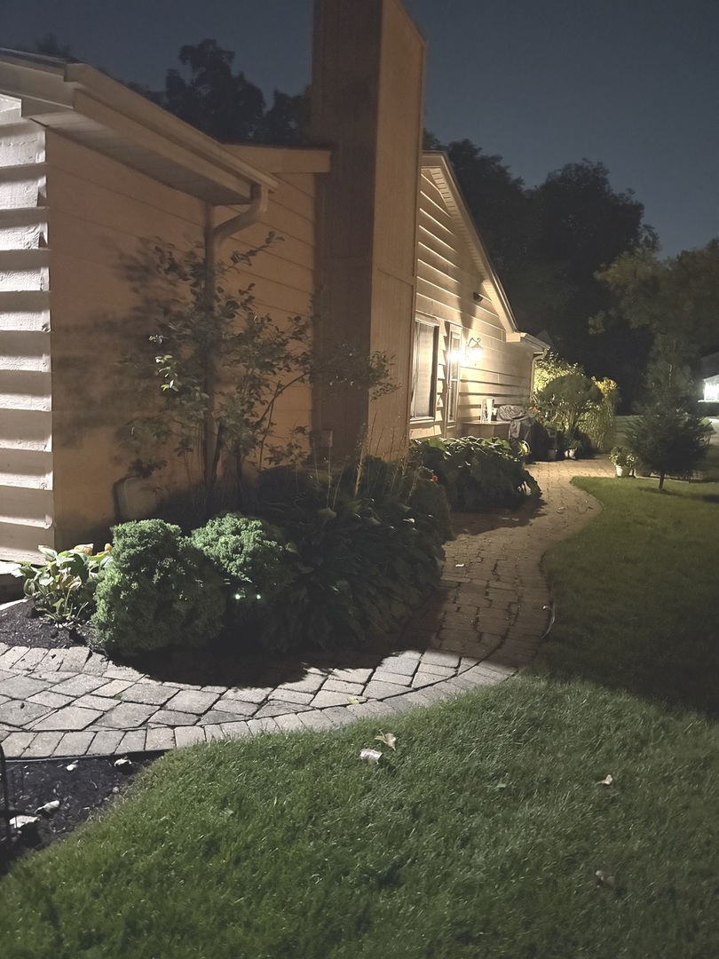 345 Cottonwood Lane, Naperville, IL 60540