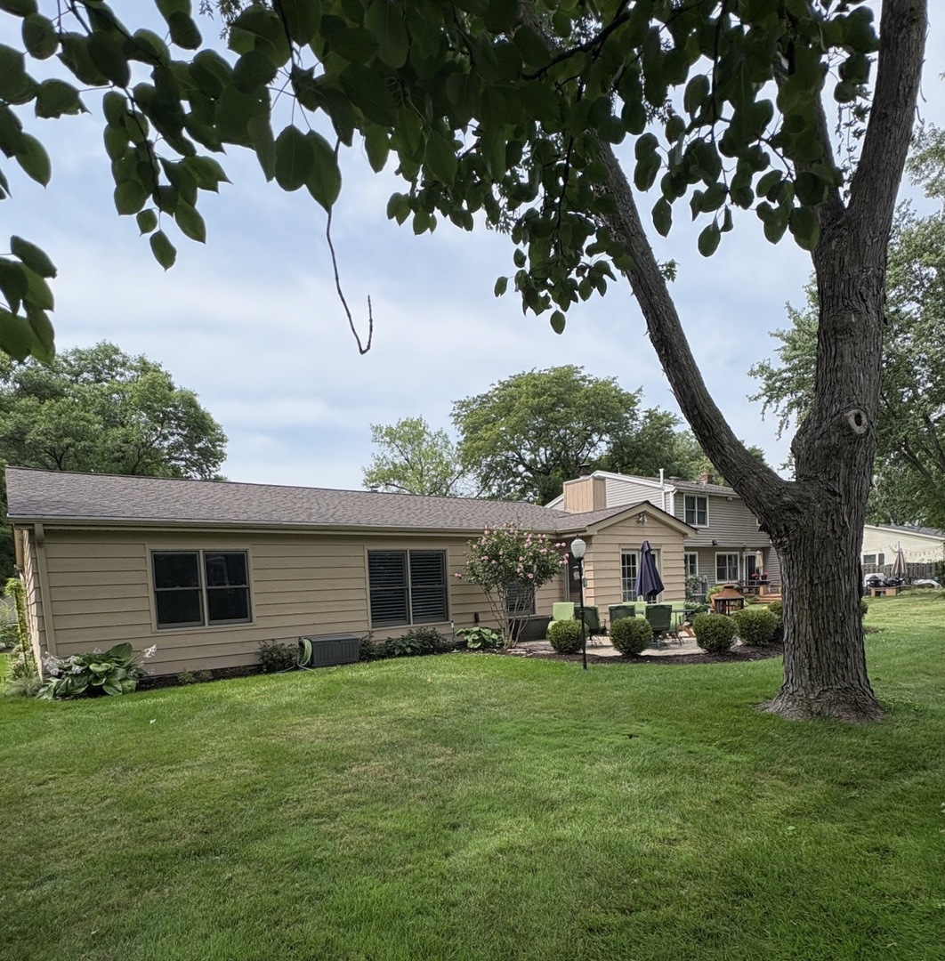 345 Cottonwood Lane, Naperville, IL 60540
