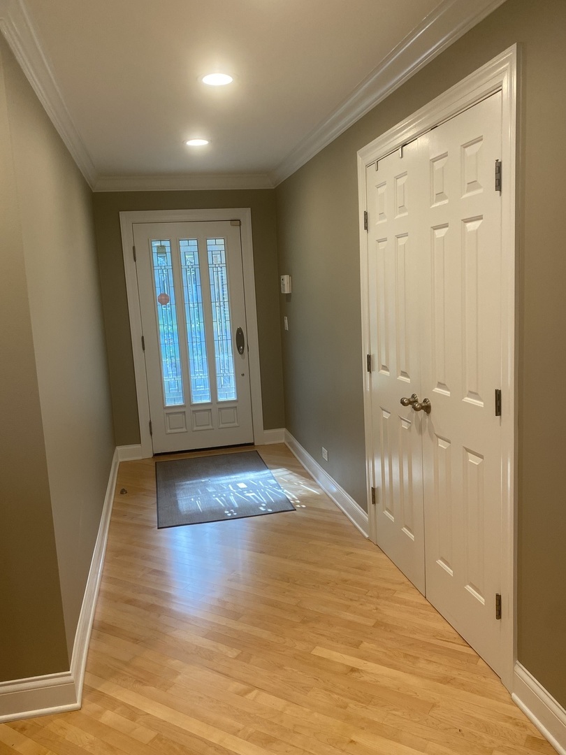 345 Cottonwood Lane, Naperville, IL 60540