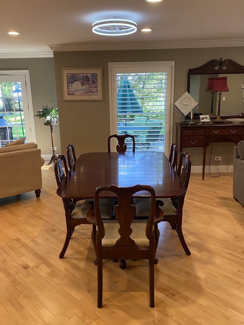 345 Cottonwood Lane, Naperville, IL 60540