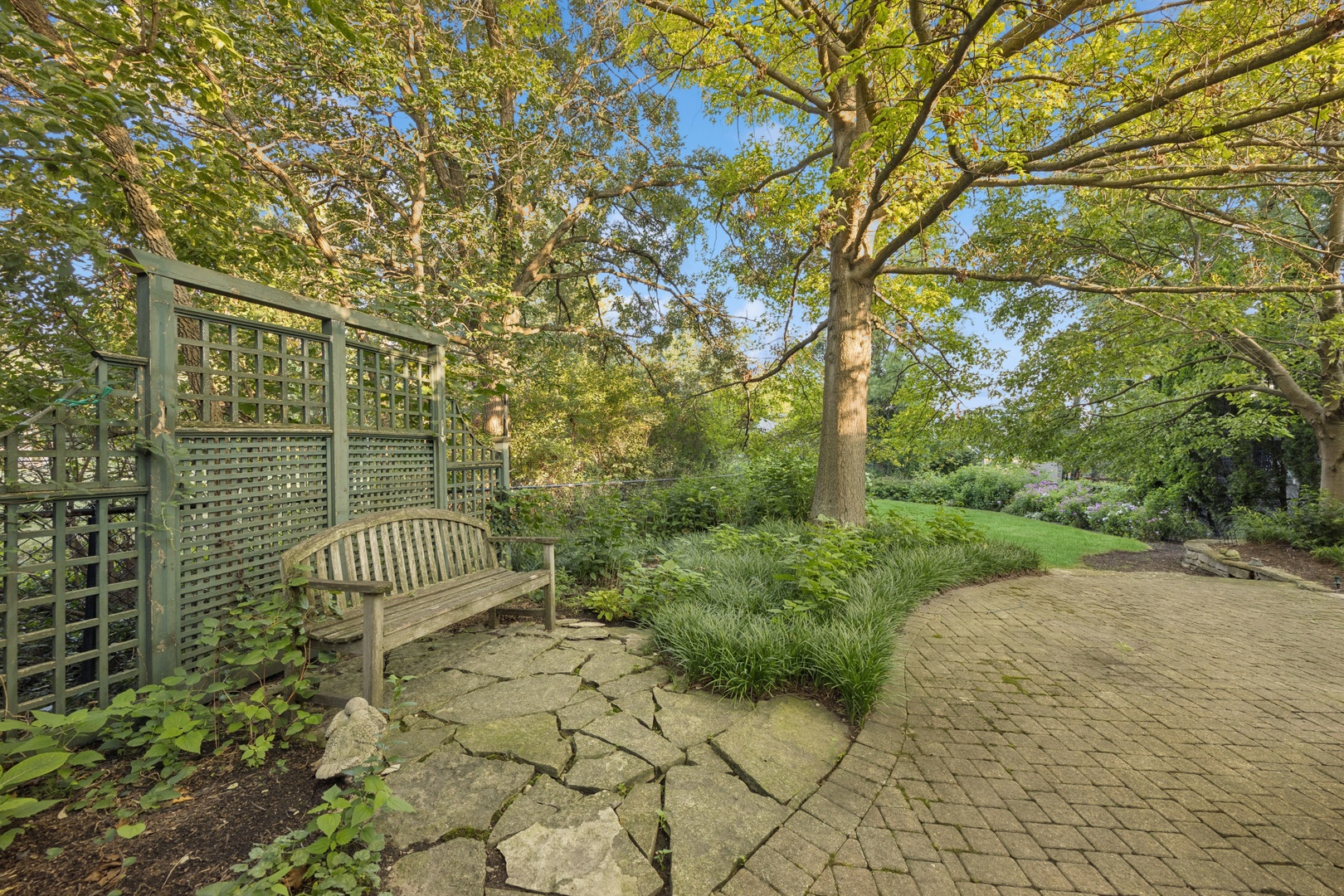 339 Eastgrove Road, Riverside, IL 60546