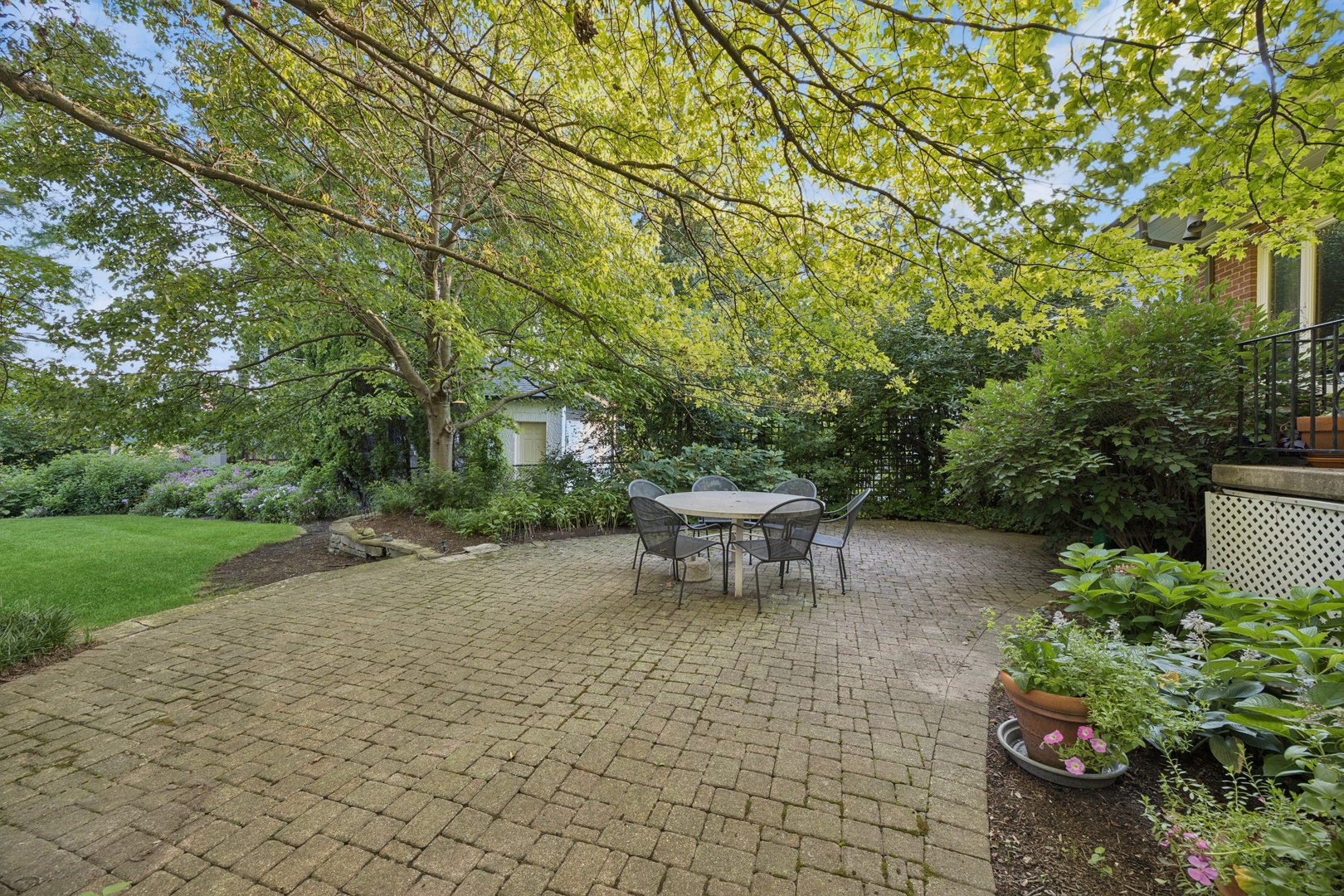 339 Eastgrove Road, Riverside, IL 60546