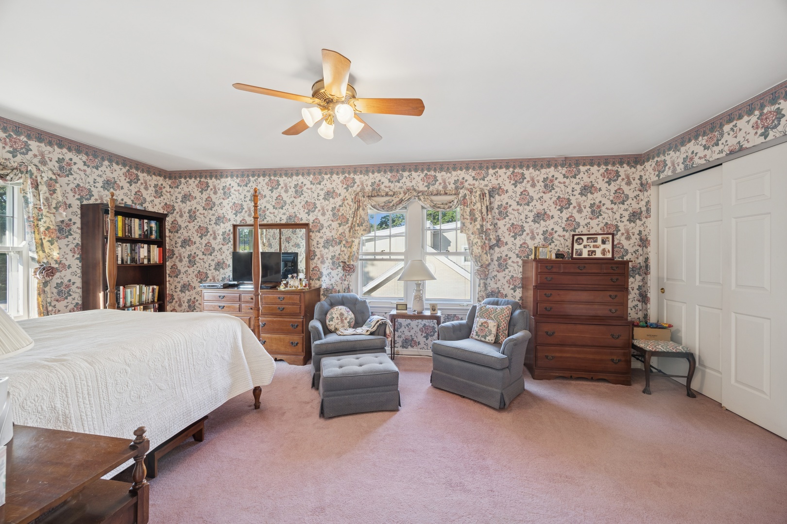 339 Eastgrove Road, Riverside, IL 60546