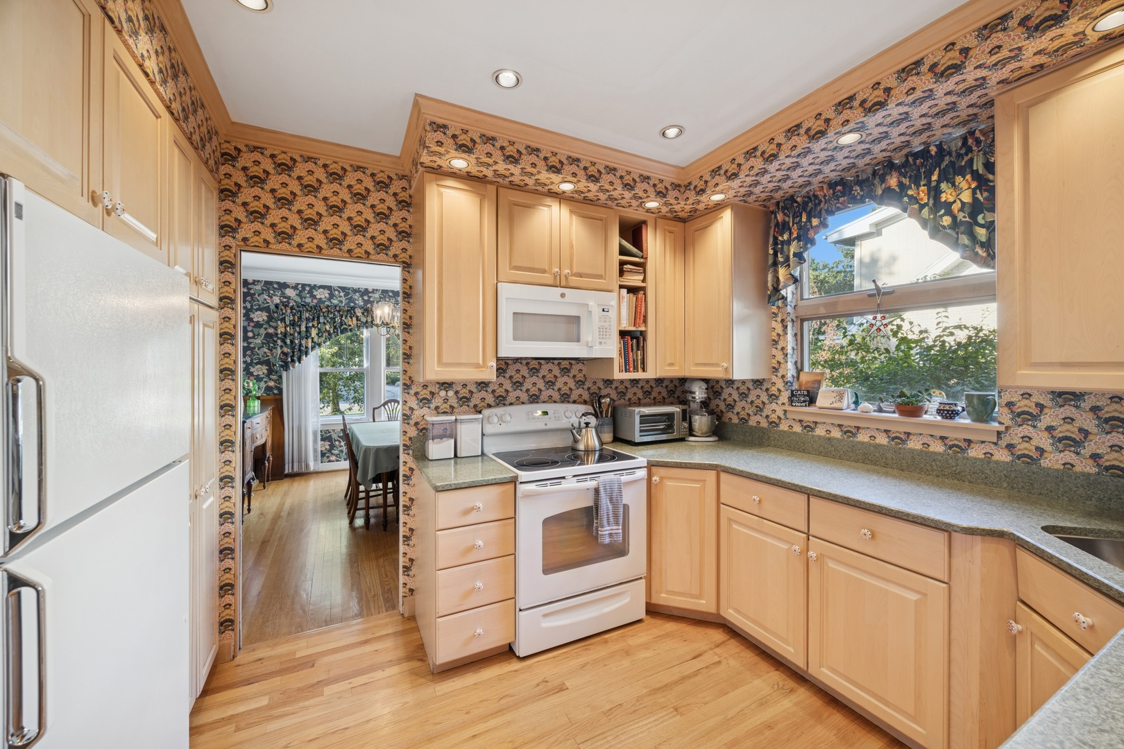 339 Eastgrove Road, Riverside, IL 60546