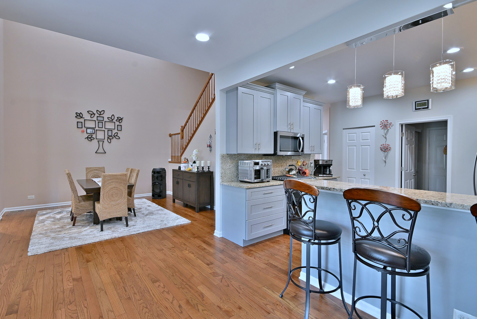 3960 Willow View Drive, Lake In The Hills, IL 60156