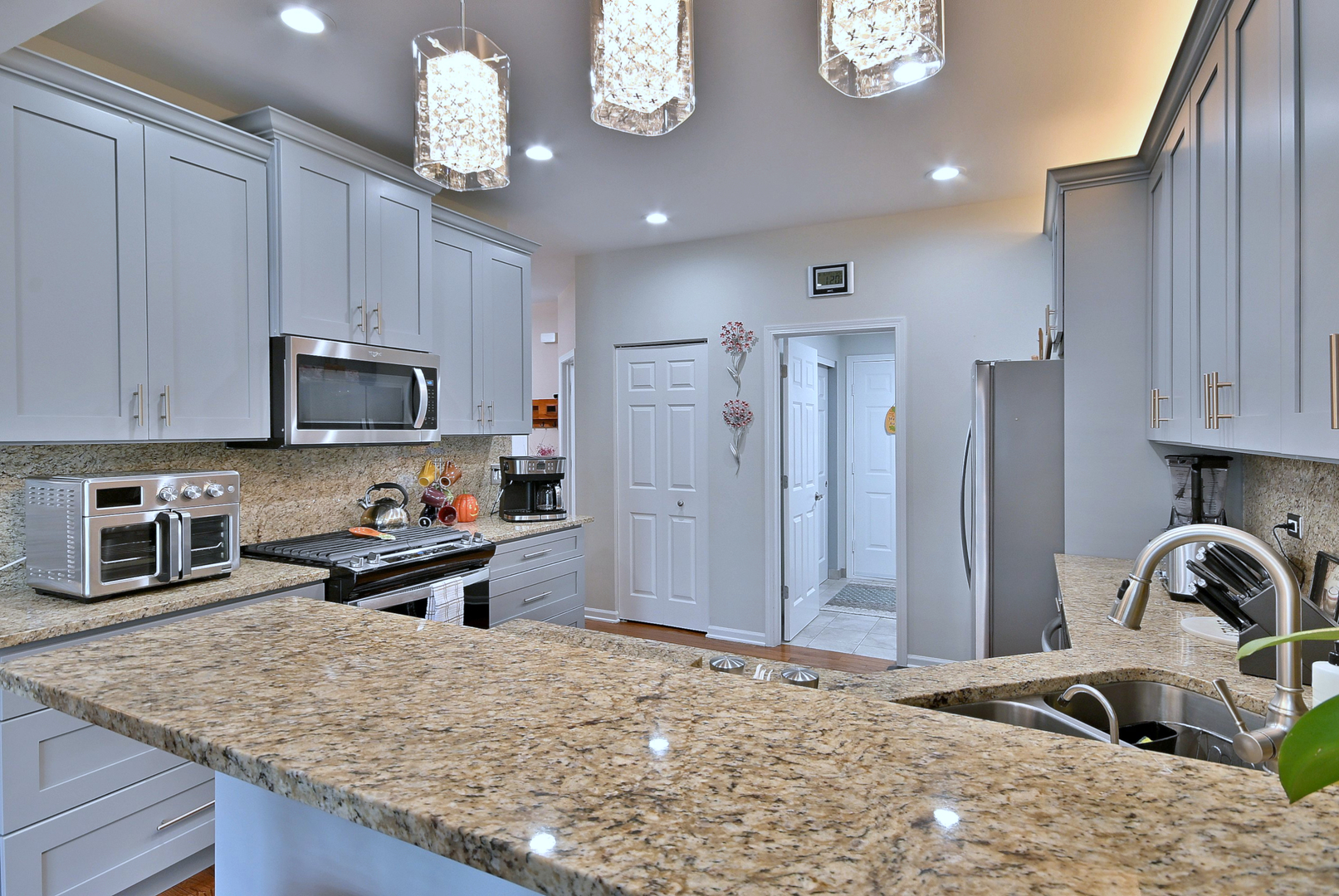 3960 Willow View Drive, Lake In The Hills, IL 60156