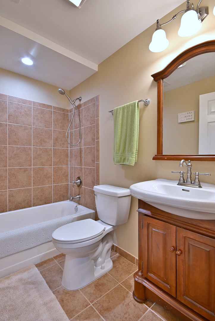 3960 Willow View Drive, Lake In The Hills, IL 60156
