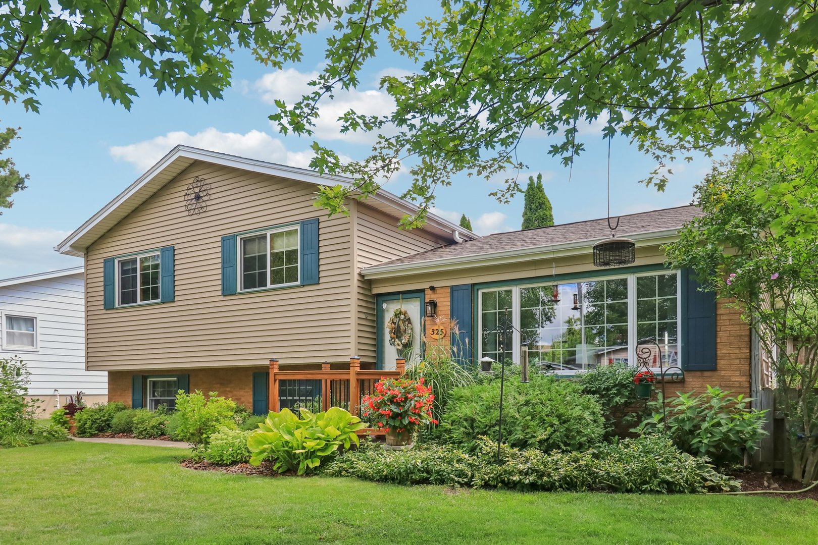 325 Hillandale Drive, Round Lake, IL 60073