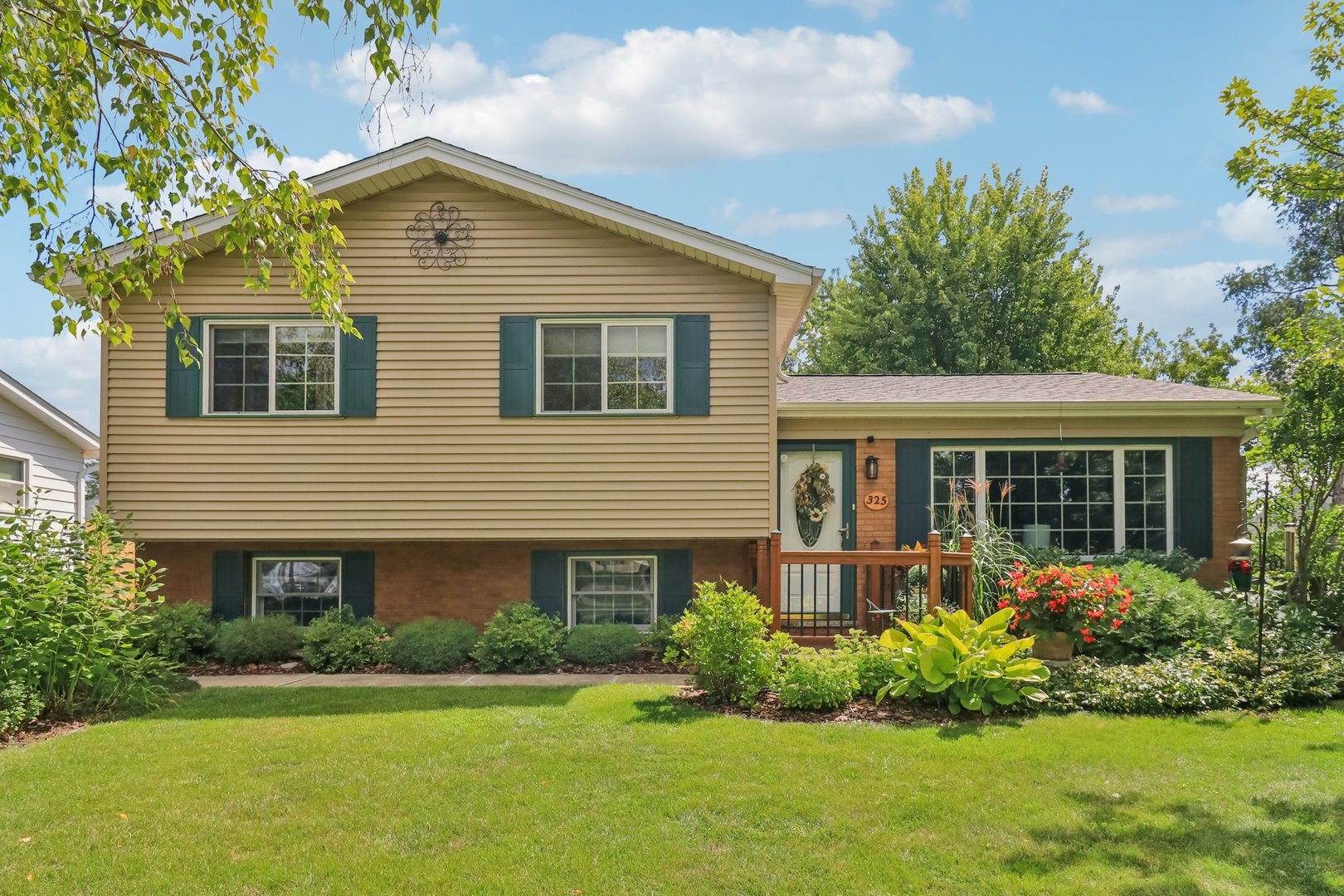 325 Hillandale Drive, Round Lake, IL 60073
