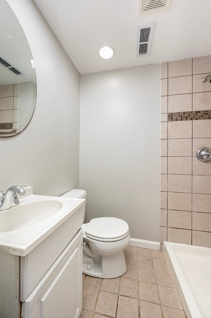 231 N Canyon Drive, Bolingbrook, IL 60490
