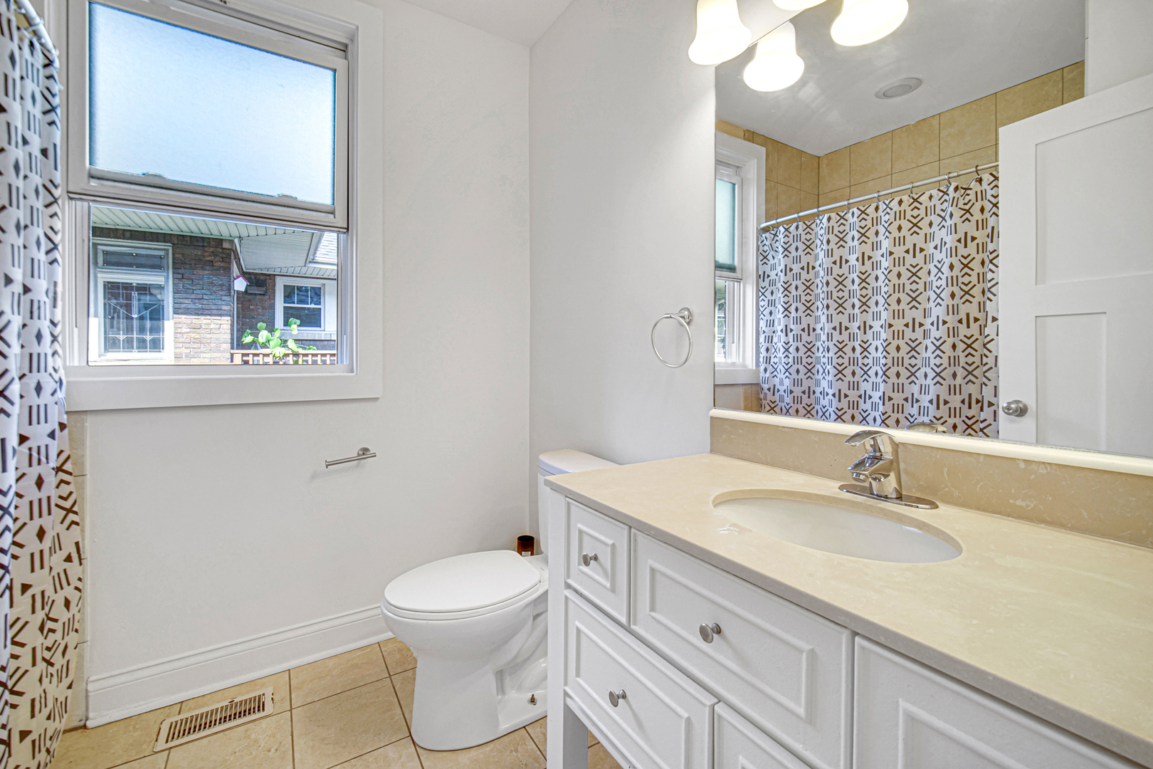 10 Le Moyne Parkway, Oak Park, IL 60302