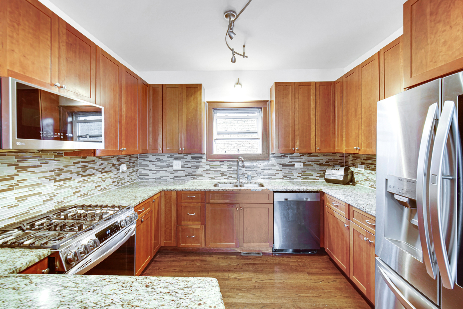 10 Le Moyne Parkway, Oak Park, IL 60302