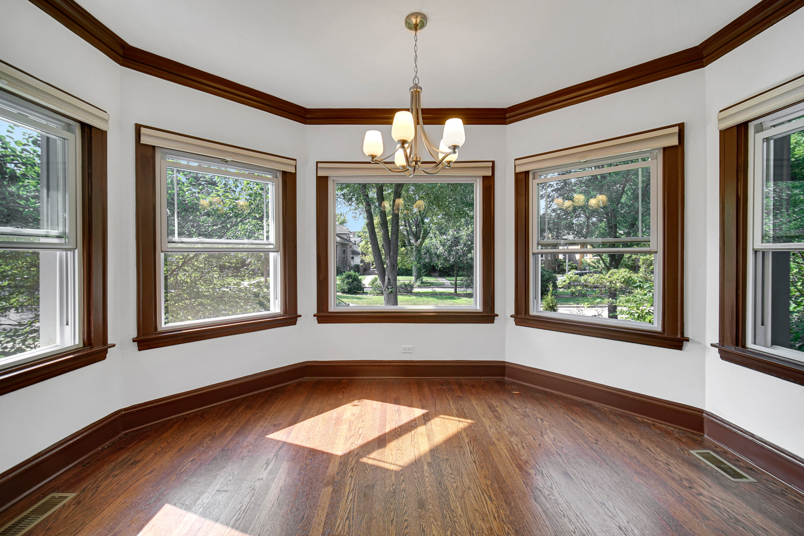 10 Le Moyne Parkway, Oak Park, IL 60302