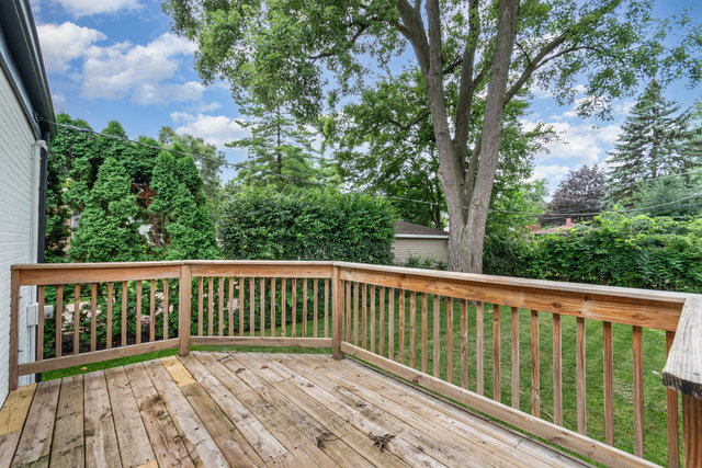 24 Hiawatha Drive, Clarendon Hills, IL 60514
