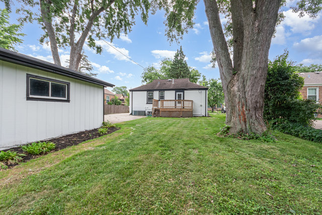 24 Hiawatha Drive, Clarendon Hills, IL 60514