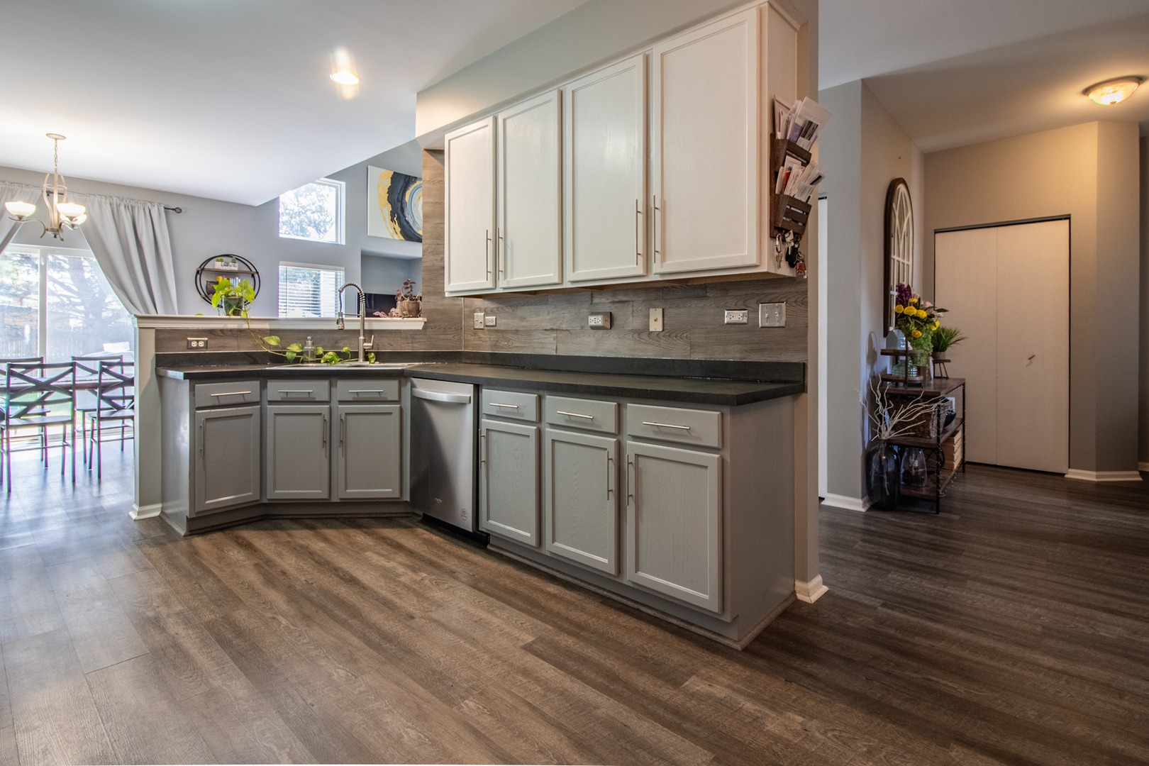 7030 Creekside Drive #7030, Plainfield, IL 60586