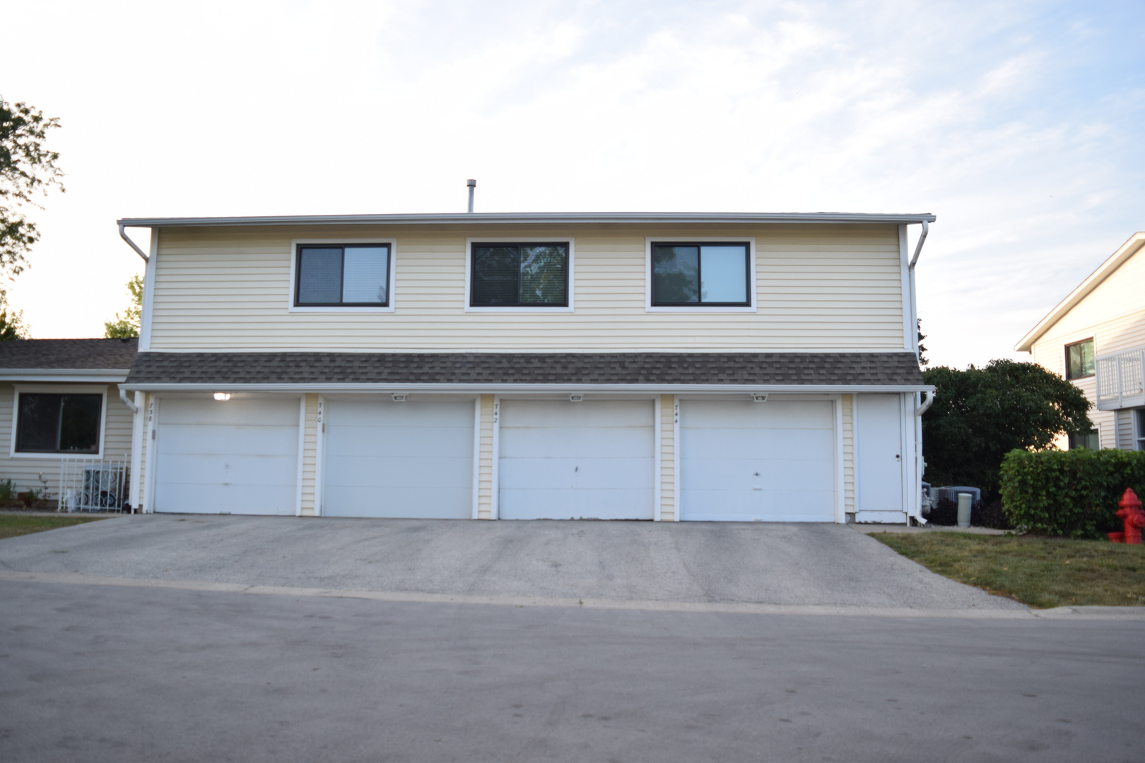 742 Edgelake Point, Schaumburg, IL 60194