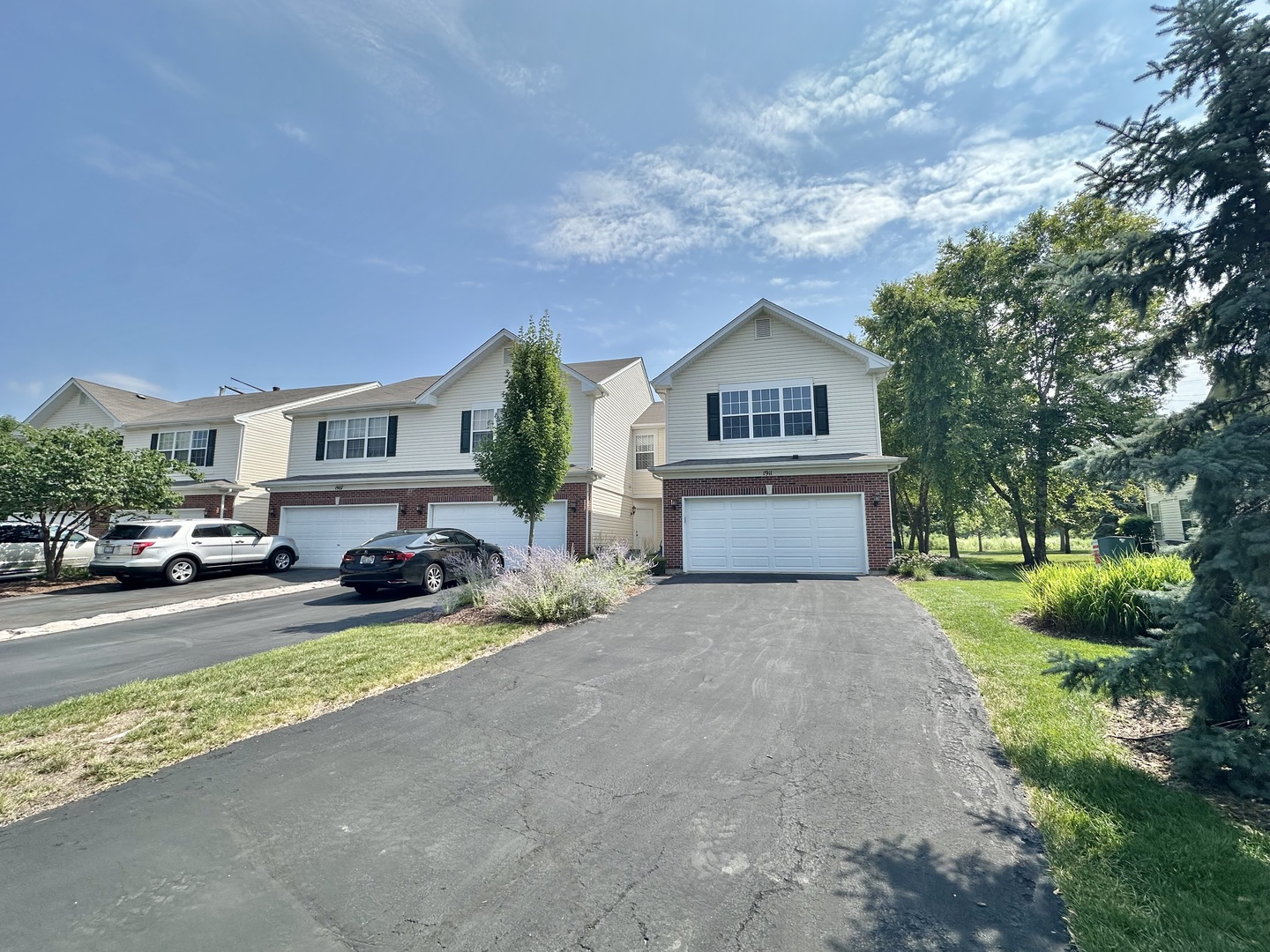 1911 W Crestview Circle, Romeoville, IL 60446