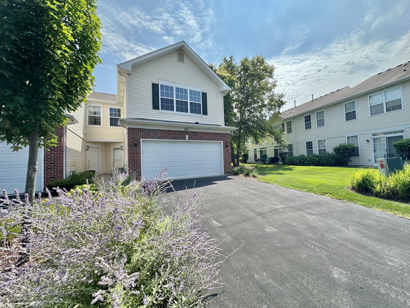 1911 W Crestview Circle, Romeoville, IL 60446