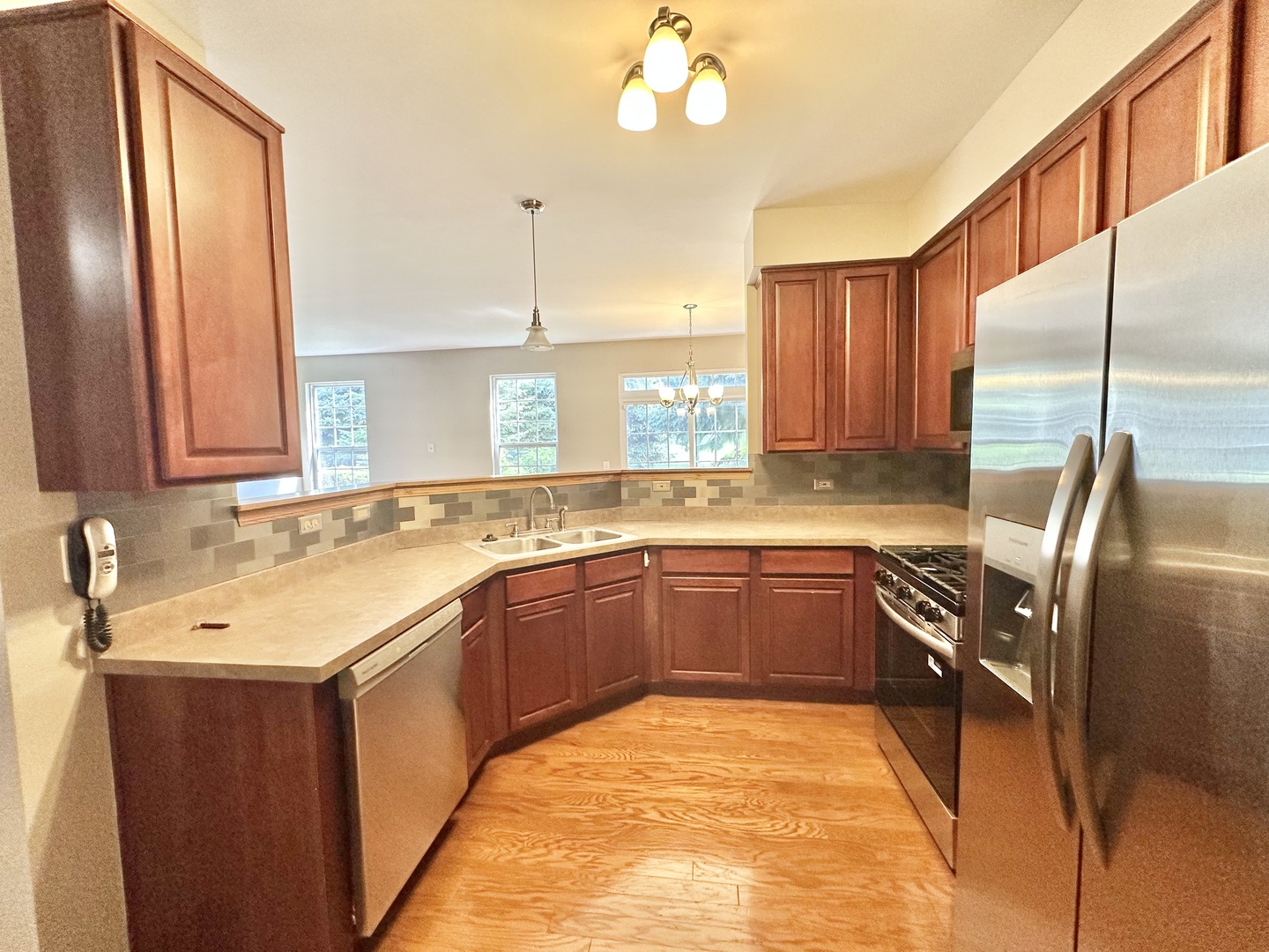 1911 W Crestview Circle, Romeoville, IL 60446