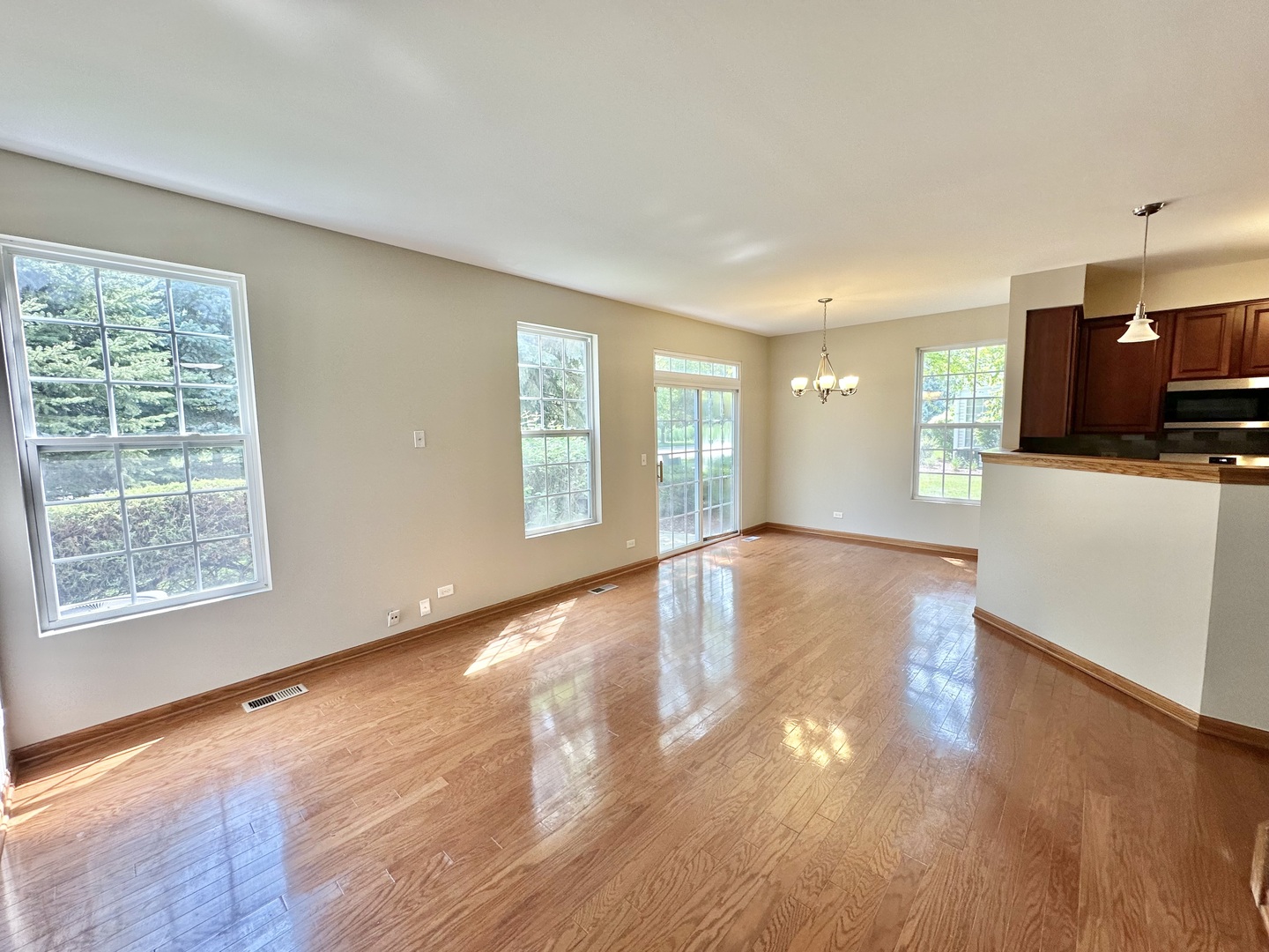 1911 W Crestview Circle, Romeoville, IL 60446