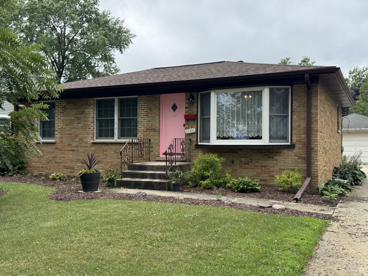 1106 S Robert Drive, Mount Prospect, IL 60056