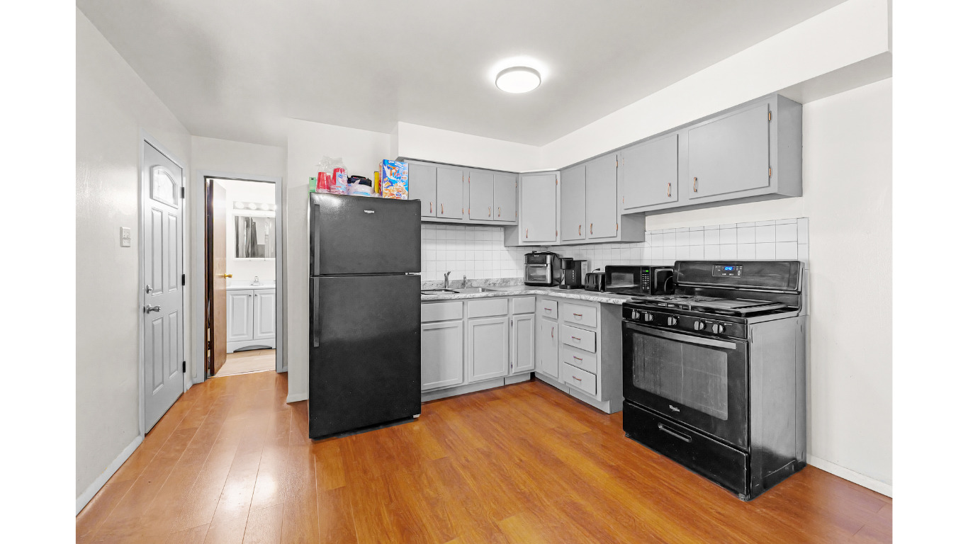 15522 Dearborn Street, South Holland, IL 60473