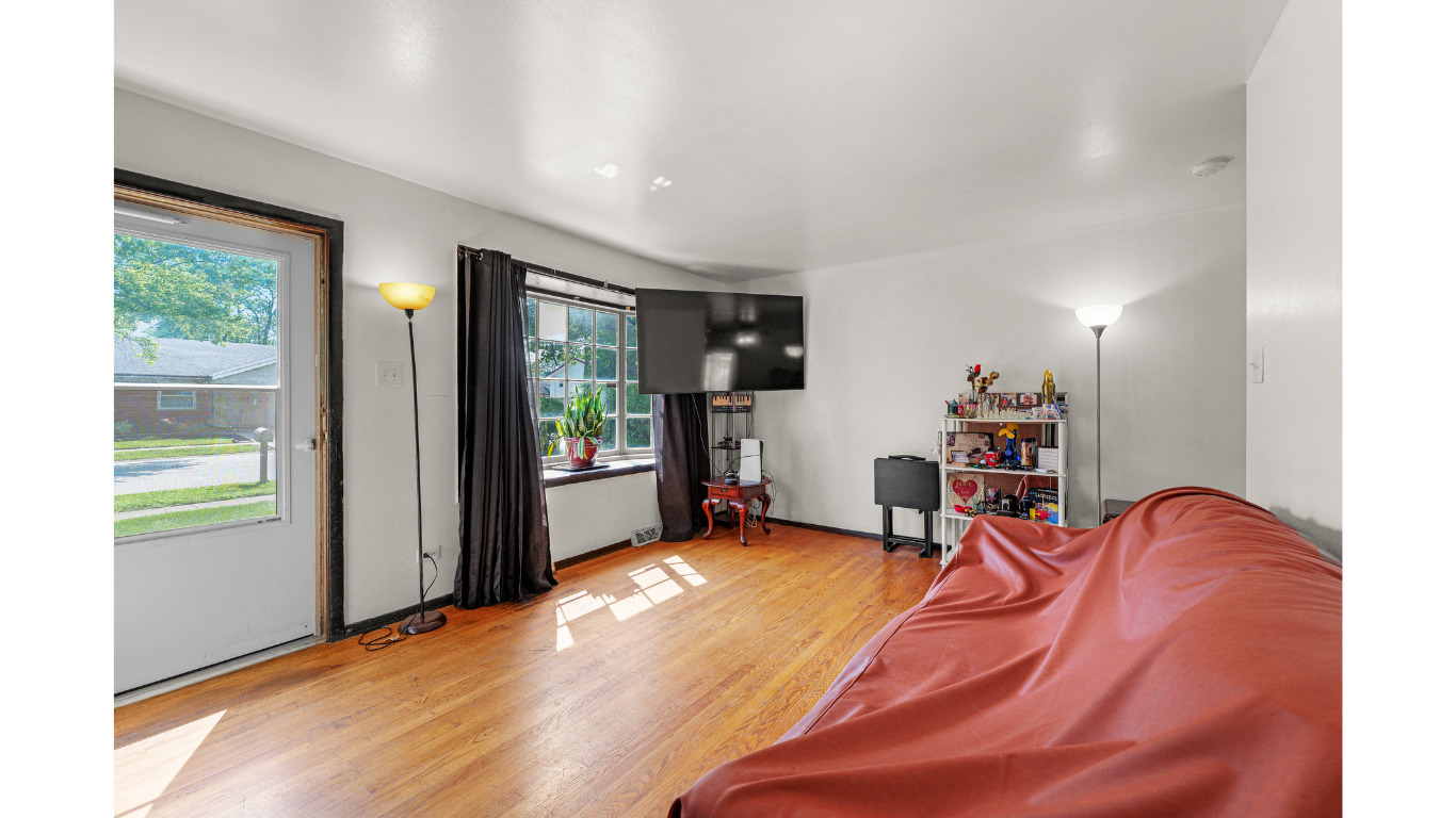 15522 Dearborn Street, South Holland, IL 60473