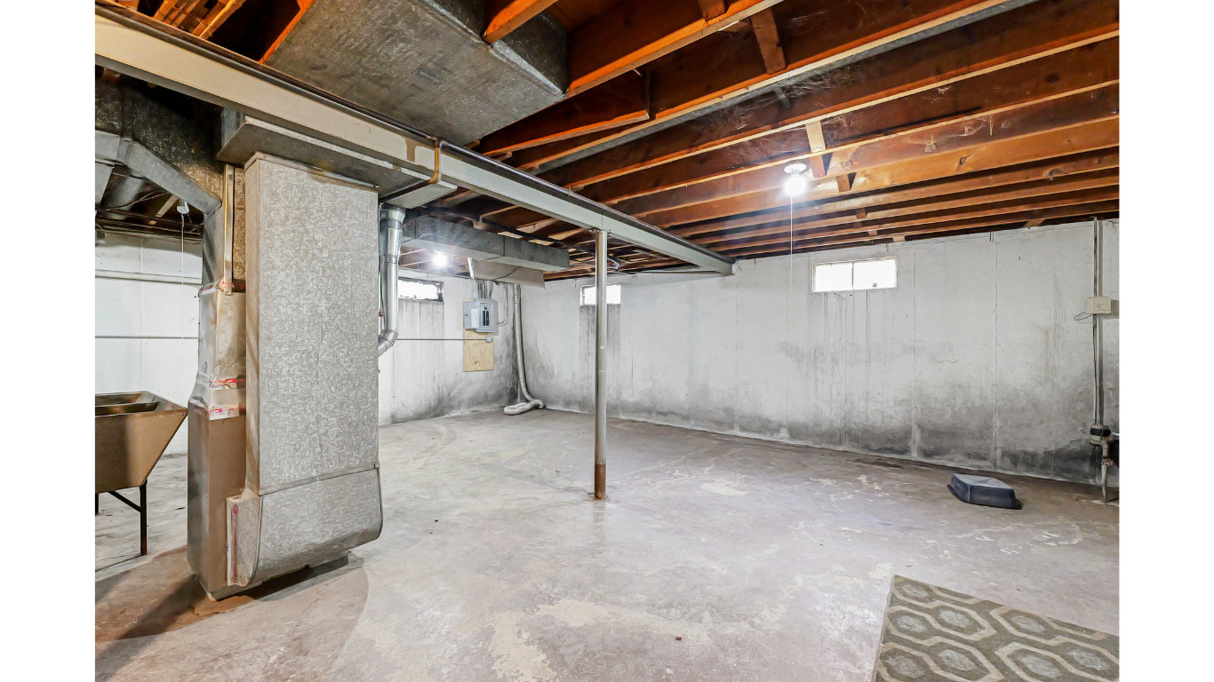 15522 Dearborn Street, South Holland, IL 60473