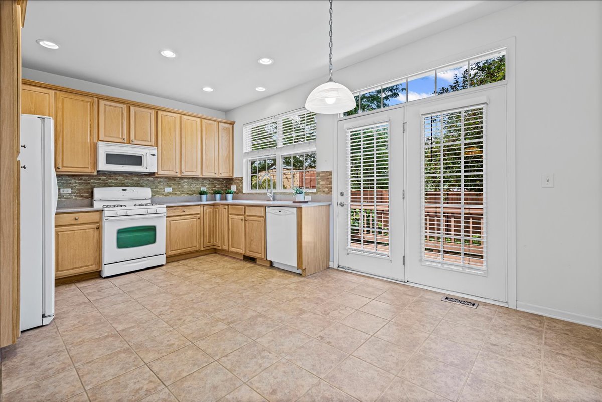 2813 Bond Circle, Naperville, IL 60563