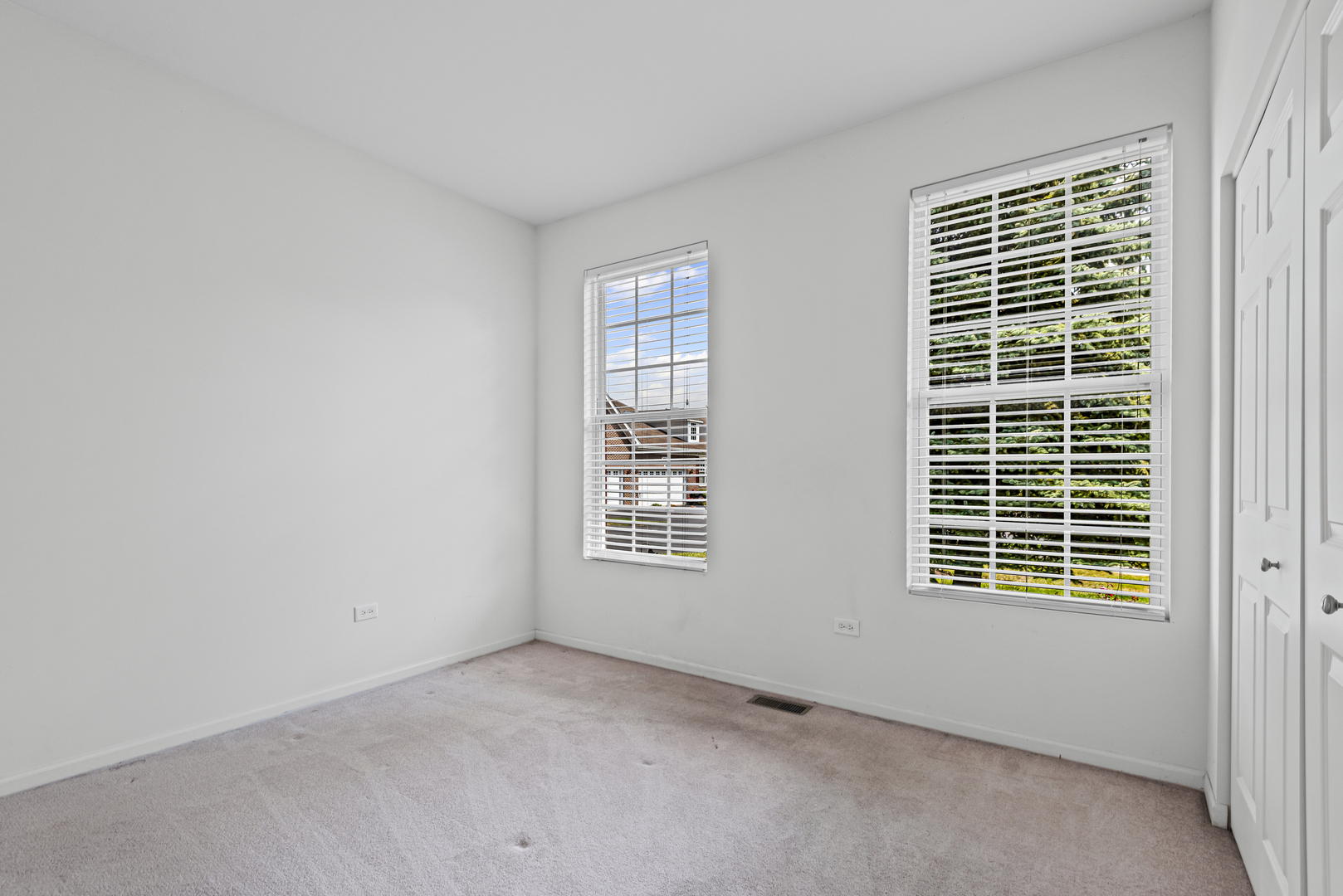 2813 Bond Circle, Naperville, IL 60563